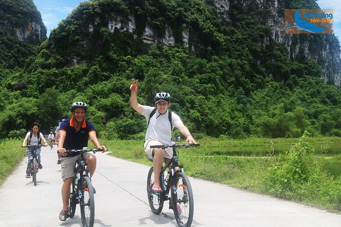 Mua Cave - Tam Coc - Bich Dong Day tour with transfer, local family & bike - Mua Cave: the Tran-era stop behind the viewpoint