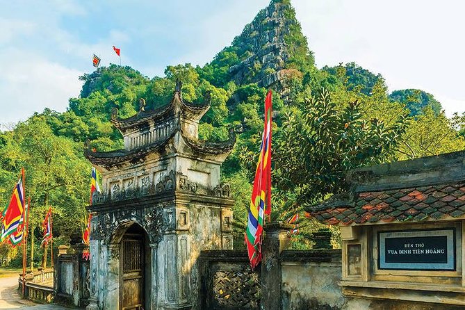 Mua peak cave & Tam Coc boat ride day trip - The Mua Caves staircase: the hard part that pays off