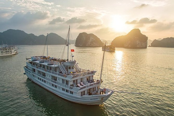 New Cruise Ha Long - CATAMARAN PREMIUM - Lunch on board plus a real sunset break