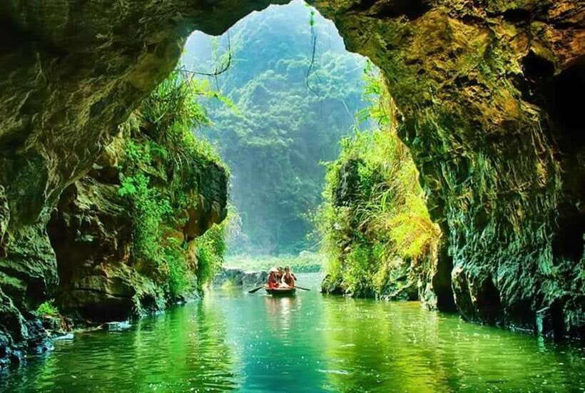 Ninh Binh 1-day tour Bai Dinh Trang An Mua Cave Small Group - Mua Cave: 500 steps to views over Tam Coc and the Ngo Dong River