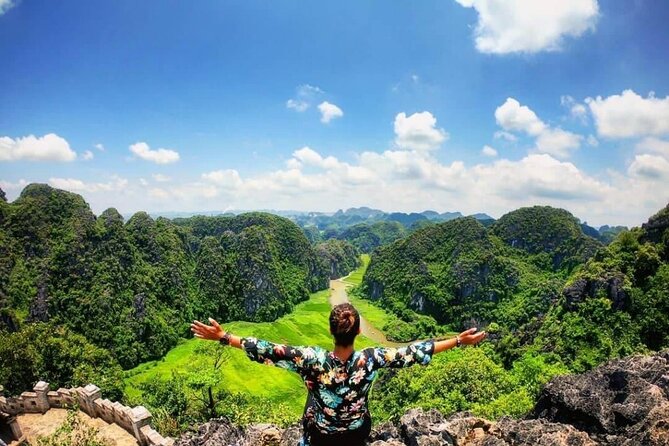 Ninh Binh 1 day tour UNESCO World Heritage: BAI DINH PAGODA - TRANG AN -MUA CAVE - Mua Cave: the 500-step climb and the view over Tam Coc