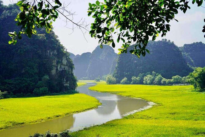 Ninh Binh 1 Day Trip With Mua Cave and Dragon Mountain Hiking - Lunch in the Middle: Fuel That Keeps the Day From Falling Apart