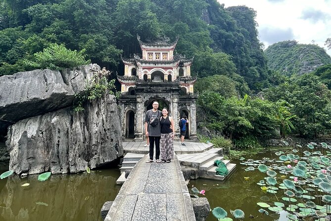 Ninh Binh 2 Days 1 Night - Small Group Tour From Hanoi - Day 2: Van Lam market, Bich Dong Pagoda, and Tam Coc by sampan
