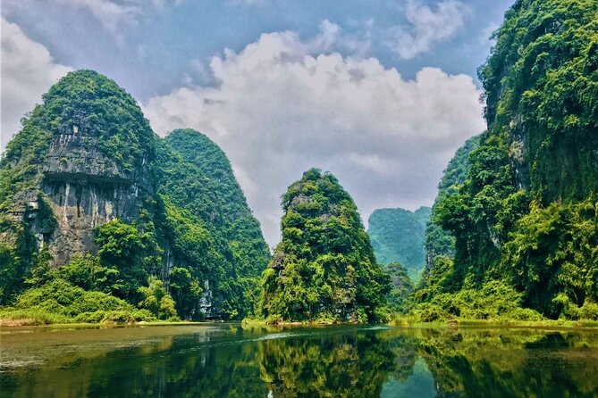 Ninh Binh 2 Days 1 Night Tour: Unique Itinerary - Day 2 market stop: Dong Van local market in Van Lam Village