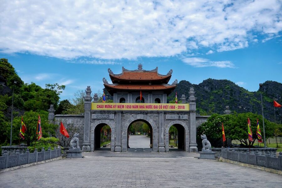 Ninh Binh Daily: Hoa Lu, Mua Cave, Tam Coc, Bike & Swimming - Swimming and sunset pool party: tea, fruit, and a well-timed reset