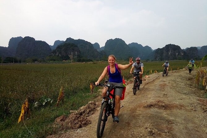 Ninh Binh Daily Tour All-Inclusive Bus, Guide, Lunch & Activities - Bai Dinh Pagoda at 10:30: big superlatives and a walk-friendly plan