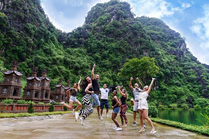 Ninh Binh Daily Tour: Hoa Lu- Am Tien Cave - Tam Coc- Bike - Bich Dong pagoda - Tam Coc on Ngo Dong River: Sampan Boat + Bike Time