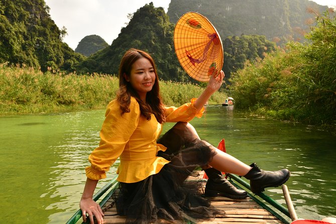 Ninh Binh Daily Tour: Hoa Lu - Am Tien Cave- Trang An boat ride - A well-paced day trip: Hoa Lu, caves, and a viewpoint hike