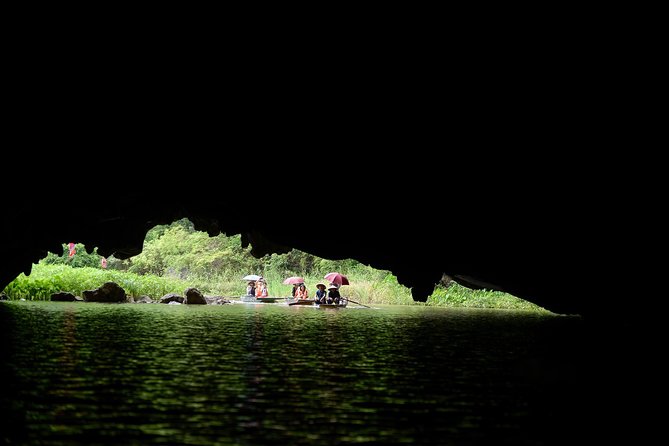 Ninh Binh Daily Tour: Hoa Lu - Tam Coc boat trip and Bike - The Vietnamese buffet lunch: fuel without turning the day into a quest