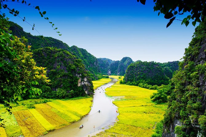 Ninh Binh Daily Tour: Hoa Lu - Tam Coc boat trip and Bike - Tam Coc and Bich Dộng: the Ngo Dong River boat ride through three caves