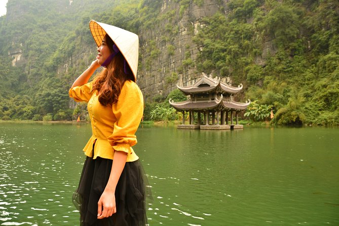 Ninh Binh Day Tour: Bai Dinh Trang An boat trip - Guides: the difference between seeing temples and understanding them