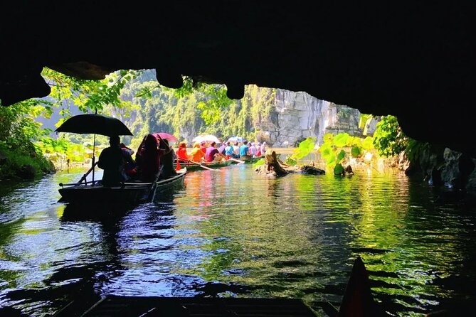 Ninh Binh Day Tour Tam Coc Mua Cave Hoa Lu Buffet Lunch Limousine - Entering Hoa Lu Ancient Capital: Temples and a 10th-Century Turning Point