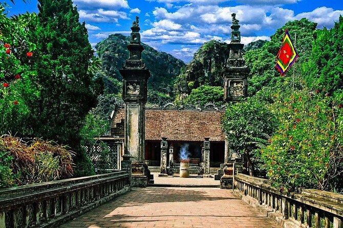 Ninh Binh Day Tour To Visit Hoa Lu -Tam Coc/ Trang An - Mua Cave - Tam Coc Bamboo Boat + Lunch: The Main Event, Done in a Calm Way