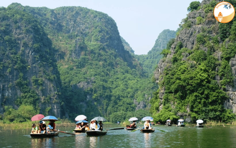 NINH BINH DAY TRIP: HOA LU,MUA CAVES &THUNG NHAM BIRD VALLEY - Buddha Cave and the Cave System: Boat Trips Through Stalactites