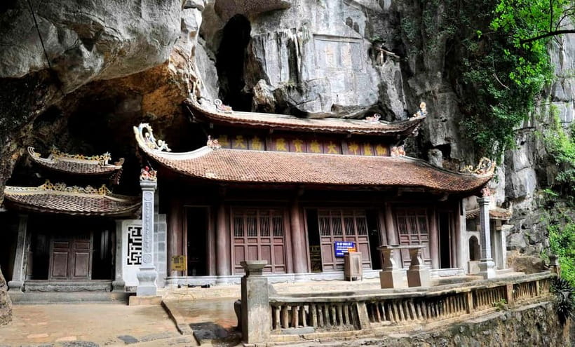 Ninh Binh E-bike Tour: Tam Coc Rural Life, Bich Dong & Dundj - Village riding through rice paddies and karst canals