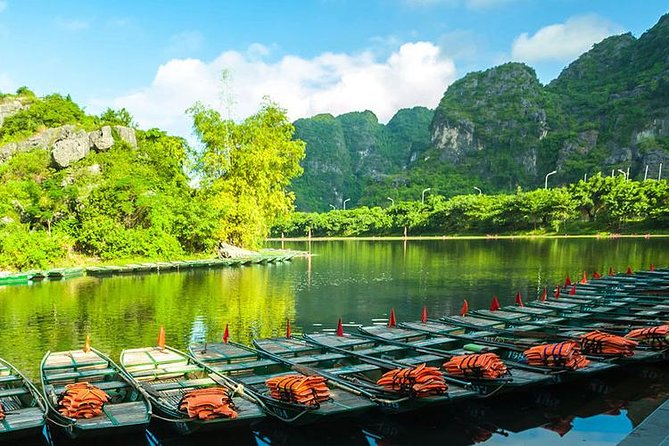 Ninh Binh Full Day Tour: Bai Dinh Pagoda - Trang An - Mua Cave - Bai Dinh Pagoda: A Huge Complex and a Well-Managed Hour