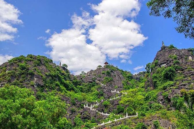 Ninh Binh Full Day Tour From Hanoi to Hoa Lu, Tam Coc, Mua Cave - Lunch in Ninh Binh: buffet comfort, with options