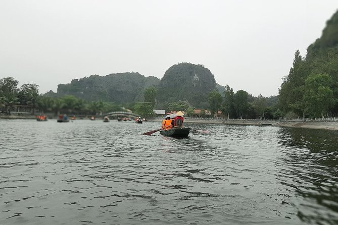 Ninh Binh Full-Day Tour from Hanoi to Hoa Lu, Tam Coc & Mua Cave Via Boat & Bike - Lunch that keeps you fueled: local dishes, buffet style