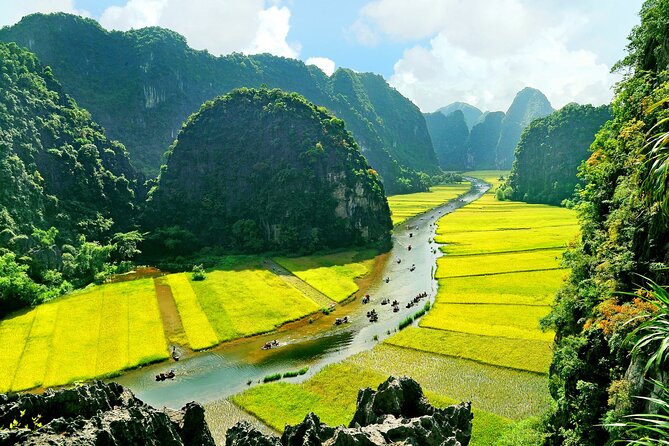 Ninh Binh Full Day Tour with Hoa Lu, Trang An and Mua Cave - Lunch in Tam Coc-Bich Dong: Fuel for the Caves and Steps