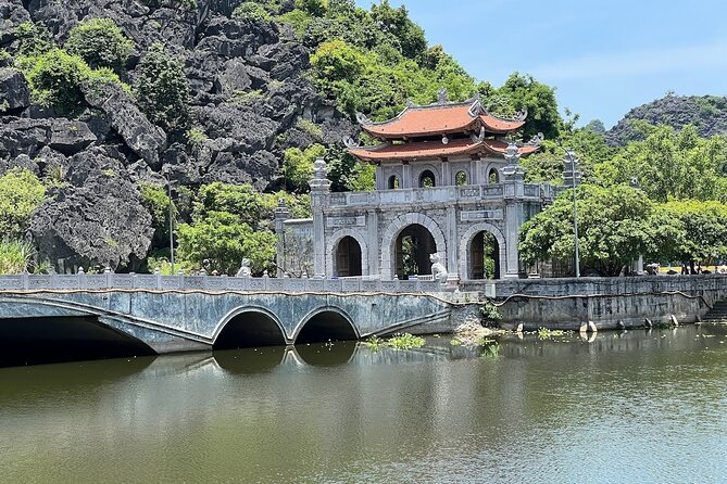 Ninh Binh Full Day Trip From Hanoi To Hoa Lu, Trang An, Mua Cave - The guide makes the difference: history, timing, and useful local pointers