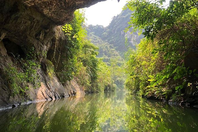 Ninh Binh full day trip to Hoa Lu - Tam Coc - Mua Cave - Hoa Lu: the Dinh & Le temples in 30 minutes