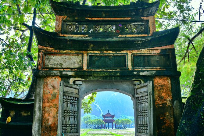 Ninh Binh Group Tour of 11 from Hanoi via Mua Cave Tam Coc Hoa Lu - Up to Mua Cave on Lying Dragon Mountain: the view is the prize