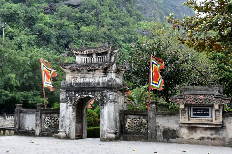 Ninh Binh Hoa Lu, Bich Dong, Trang An & Mua Cave Small Group - Bich Dong Pagoda: cave pagoda views without the marathon