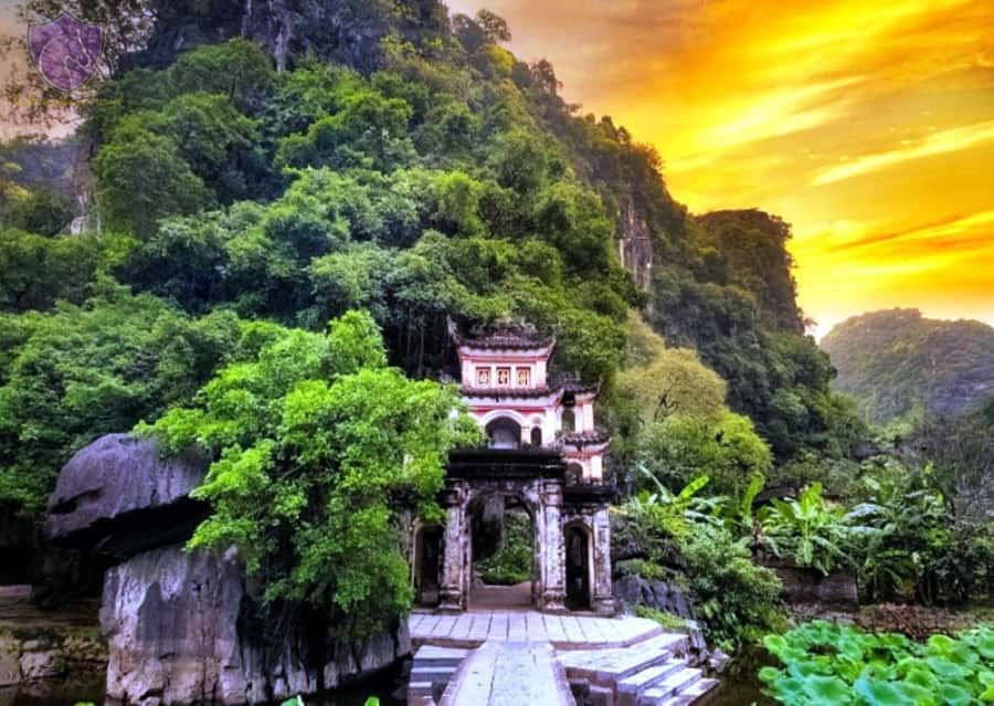 Ninh Binh Hoa Lu, Bich Dong, Trang An & Mua Cave Small Group - Trang An UNESCO cruise: tunnel caves and the Skull Island connection