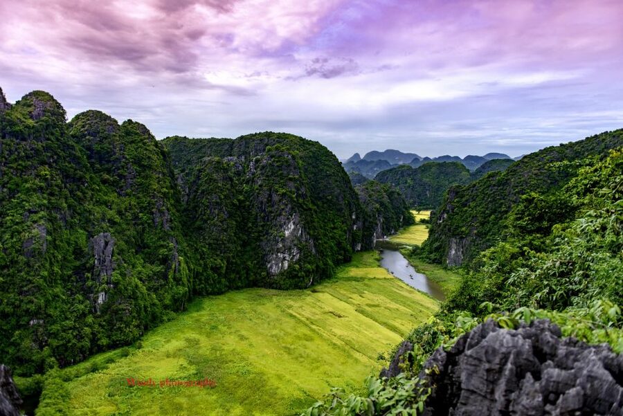 Ninh Binh: Hoa Lu, Mua Cave, and Trang An Tour and Boat Ride - Mua Cave and Mua Mountain: plan for the climb, then enjoy the payoff