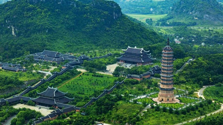 Ninh Binh: Hoa Lu Tam Coc Hang Mua on Limousine and Cycling - Entering Hoa Lu Citadel: Vietnam’s ancient capital, not just a quick photo stop
