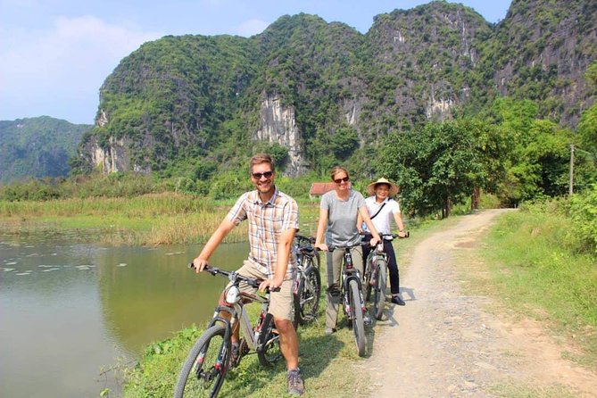 Ninh Binh Hoa Lu Tam Coc Mua Cave Boat & Bike Day trip from Hanoi: best selling - Bamboo boat on Tam Cốc: limestone caves and a slower rhythm
