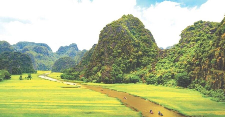 Ninh Binh - Hoa Lu - Tam Coc - Mua Caves & Buffet Lunch - Limousine Bus Pickup From Hanoi: the day starts organized