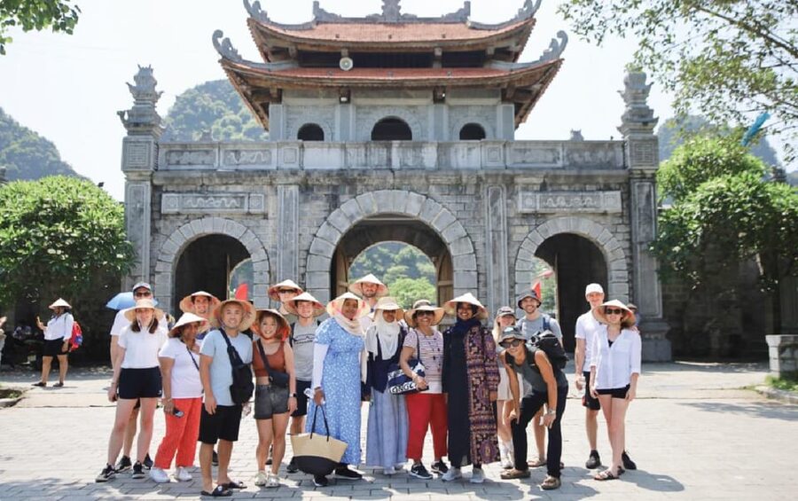 Ninh Binh: Hoa Lu, Trang An and Mua Cave Full-Day Trip - Trang An Heritage Garden Buffet Lunch: what you’re actually getting
