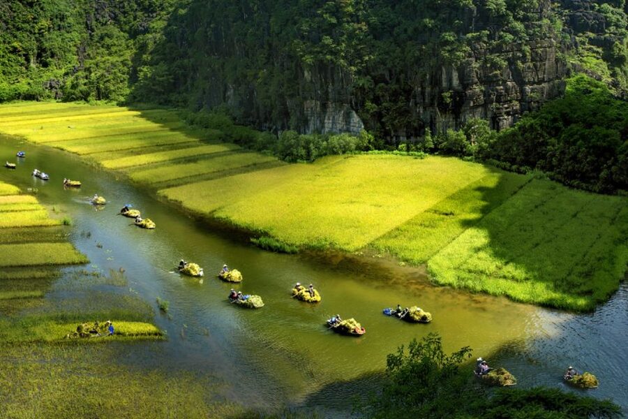Ninh Binh: Hoa Lu, Trang An and Mua Caves Hiking Day Trip - The evening return to Hanoi: timing and last views
