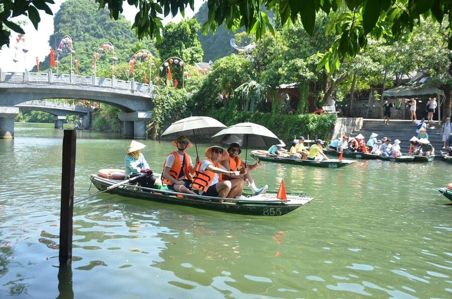 Ninh Binh : Hoa Lu, Trang An & Mua Cave 1 Day Trip - Trang An eco-tour: 3 hours on small boats through cave pairs and cliff walls