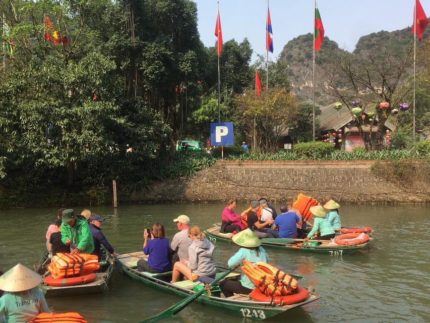 Ninh Binh : Hoa Lu, Trang An & Mua Cave 1 Day Trip - Bích Động pagoda stop: the quick cultural closer