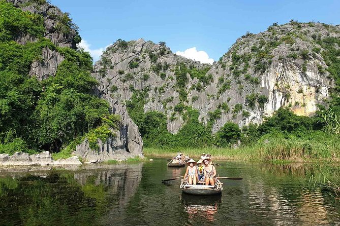 Ninh Binh in Spanish - Mua Cave climb: the photo view over UNESCO Tam Coc