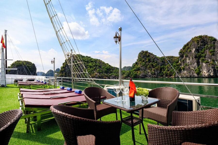 Ninh Binh: Lan Ha Bay 2D 1N cruises- bike tour, kayak, meals - Day 2: Viet Hai Village, Cat Ba biking, and the valley feel