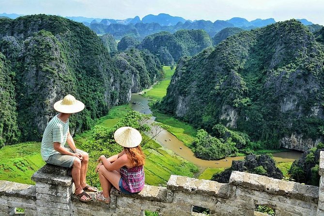 Ninh Binh Luxury Day Tour to Hoa Lu Trang An Mua Cave Max 9Pax - Hoa Lu Ancient Capital: Dinh & Le Temples in the Midday Heat