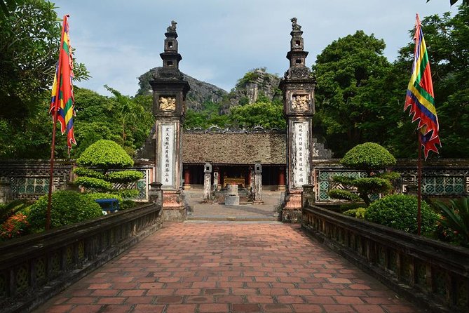 NINH BINH MEMORABLE DAY: Hoa Lu, Mua Cave, boat trip Tam Coc, Trang An optional - Hoa Lu temples of the Dinh & Le Dynasties: short, meaningful, and easy to follow