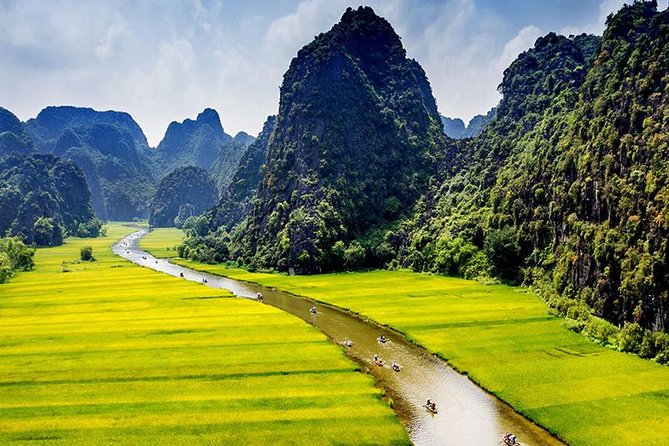 NINH BINH MEMORABLE DAY: Hoa Lu, Mua Cave, boat trip Tam Coc, Trang An optional - Tam Coc on a traditional sampan: Ngo Dong River views you can actually slow down for
