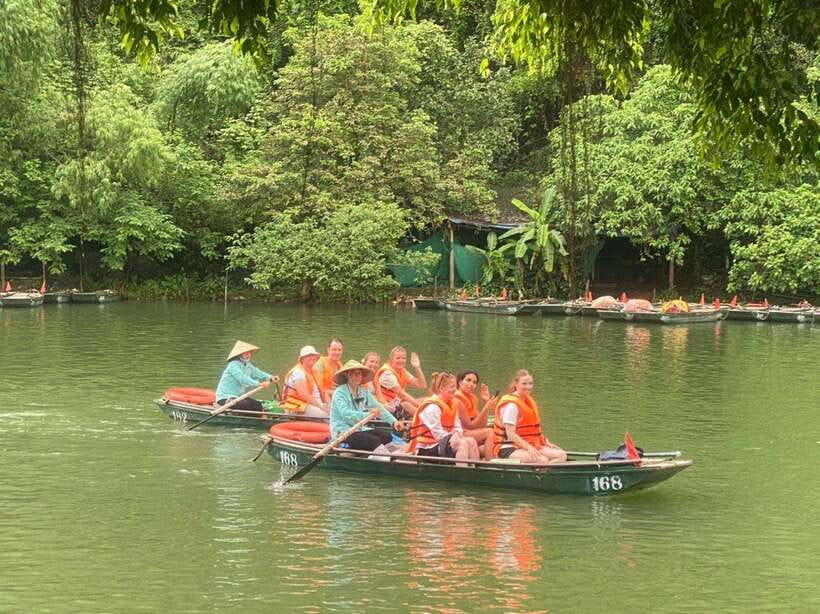 Ninh Binh : Mua Cave, Bai Dinh Pagoda, and Trang An Day Tour - Stop 1: Mua Cave and the Ngoa Long mountain climb