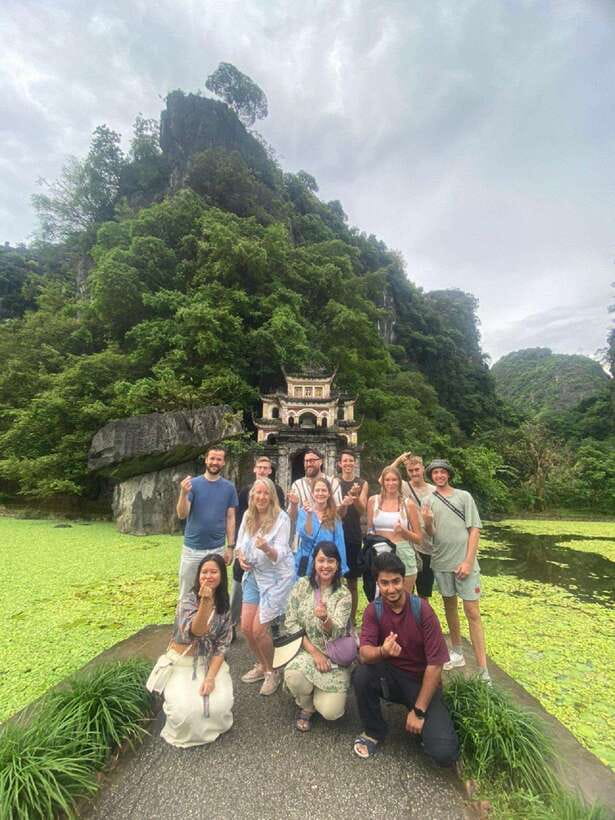 Ninh Binh : Mua Cave, Bai Dinh Pagoda, and Trang An Day Tour - Lunch break: a countryside meal with a practical feel