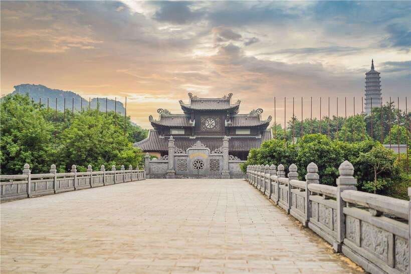 Ninh Binh : Mua Cave, Bai Dinh Pagoda, and Trang An Day Tour - Comfort checklist: what to bring for this exact route