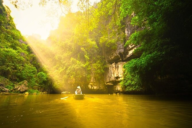 Ninh Binh Private Day Tour: Mua Cave, Tam Coc, Hoa Lu All Include - Mua Caves: Getting the Panoramic View You Came For