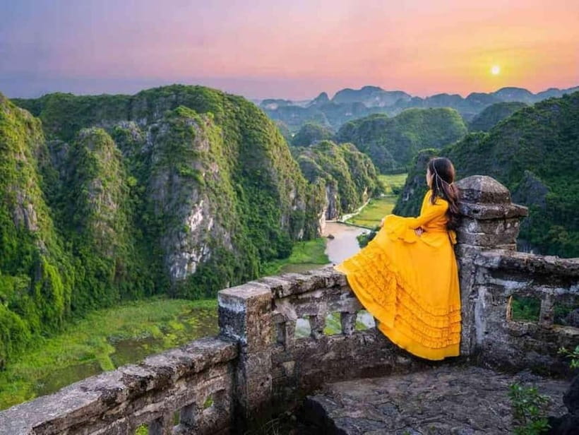 Ninh Binh Sunset Motorbike: Mua Cave, Coi Khe & Hoa Lu Town - Coi Khe Village at dusk: quiet rural life off the main track