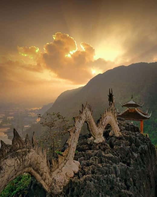 Ninh Binh Sunset Motorbike: Mua Cave, Coi Khe & Hoa Lu Town - Mua Cave and the nearly 500 steps: the sunset payoff