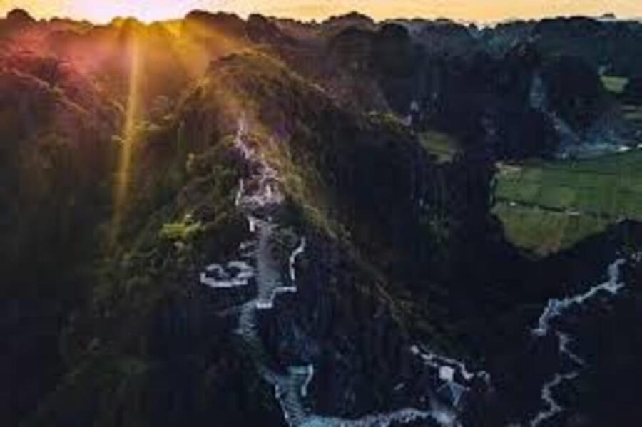Ninh Binh Sunset Tour And Visit Hoa Lu Walking Town At Night - Why I Like This Sunset Approach More Than a Full Day Tour