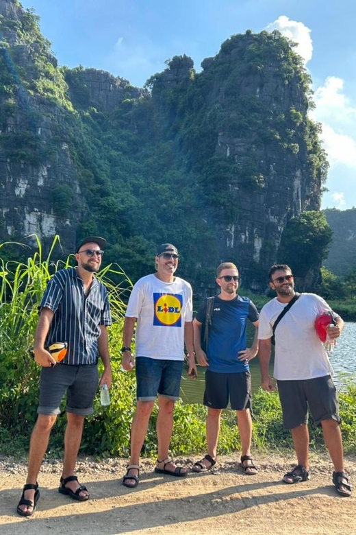 Ninh Binh Sunset Tour And Visit Hoa Lu Walking Town At Night - Hoa Lu Walking Street at Night: Lanterns, Crafts, and Street Food