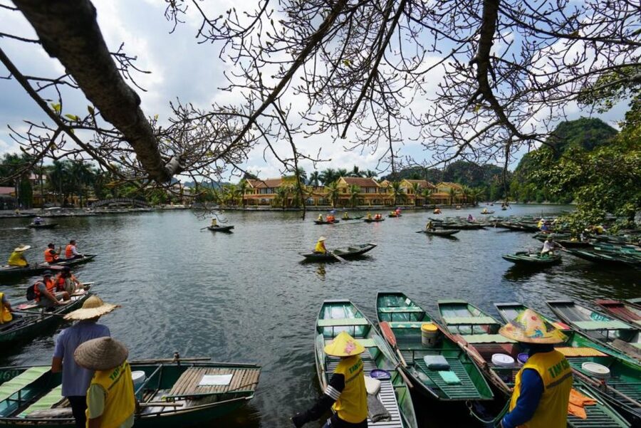Ninh Binh Trip Visit Hoa Lu Capital -Tam Coc-Biking-Mua Cave - Mua Cave and Ngoa Long Mountain: the 500-step payoff